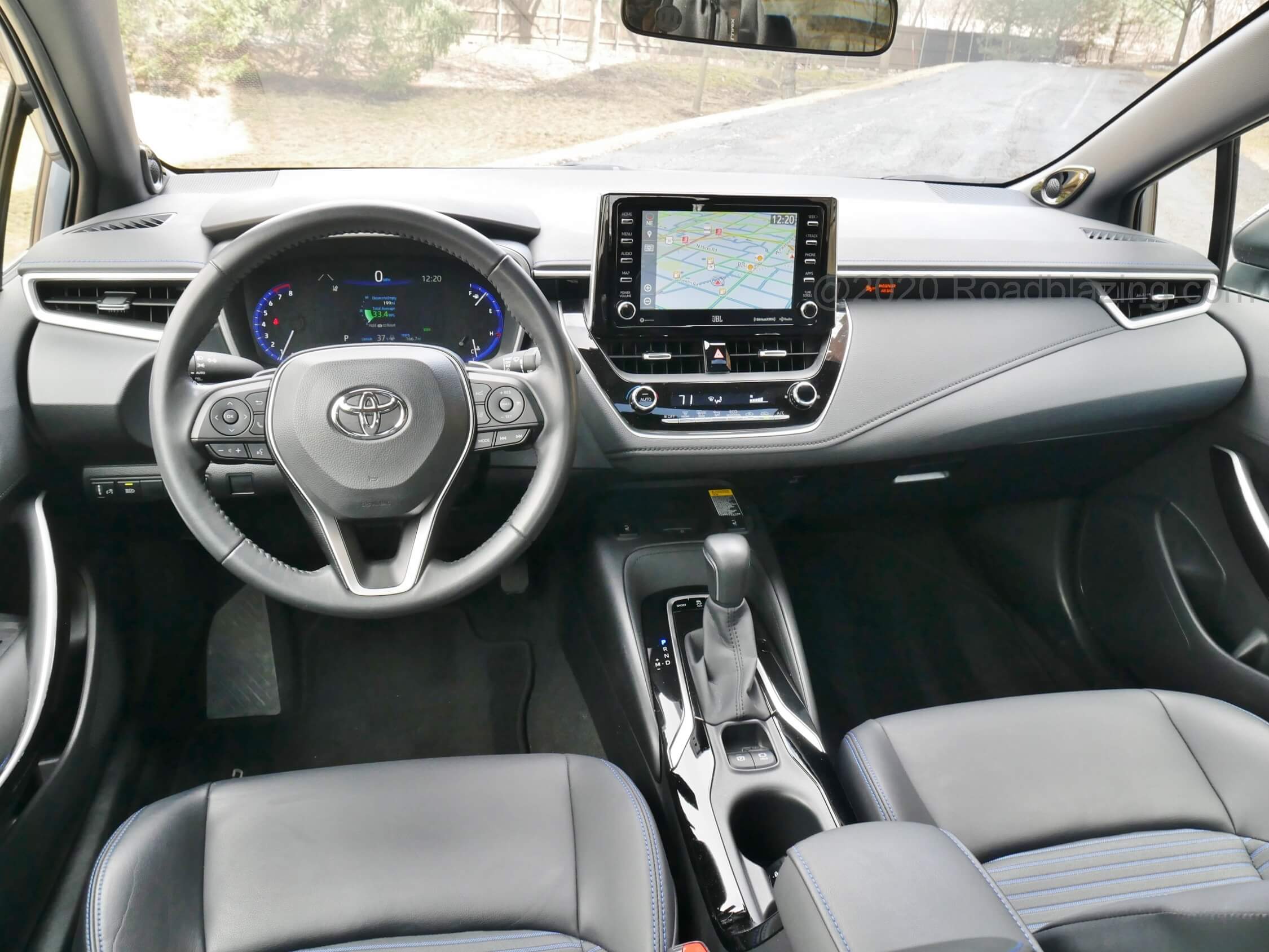 2020 Toyota Corolla XSE: cockpit