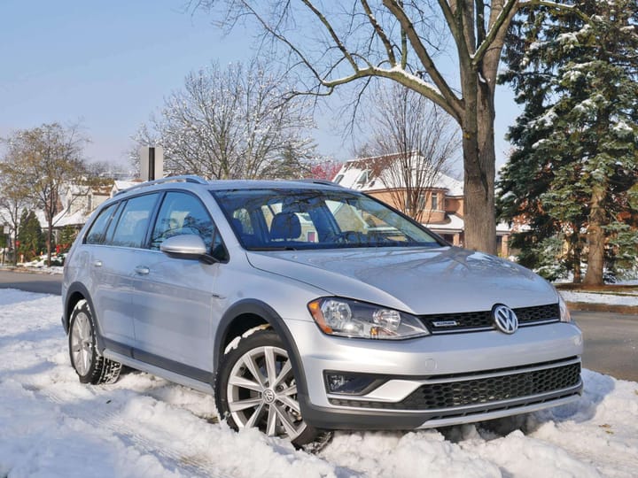 2017 Volkswagen Golf AllTrack SE exterior