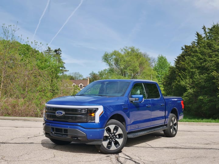 2022 Ford F-150 Lightning Platinum 4x4 exterior