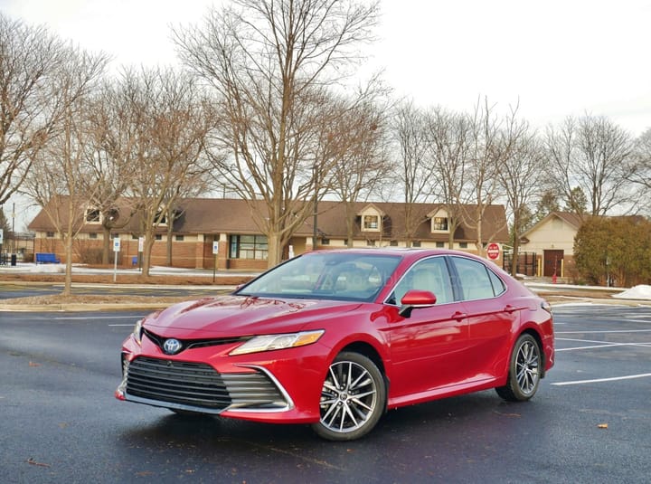 2023 Toyota Camry Hybrid XLE exterior