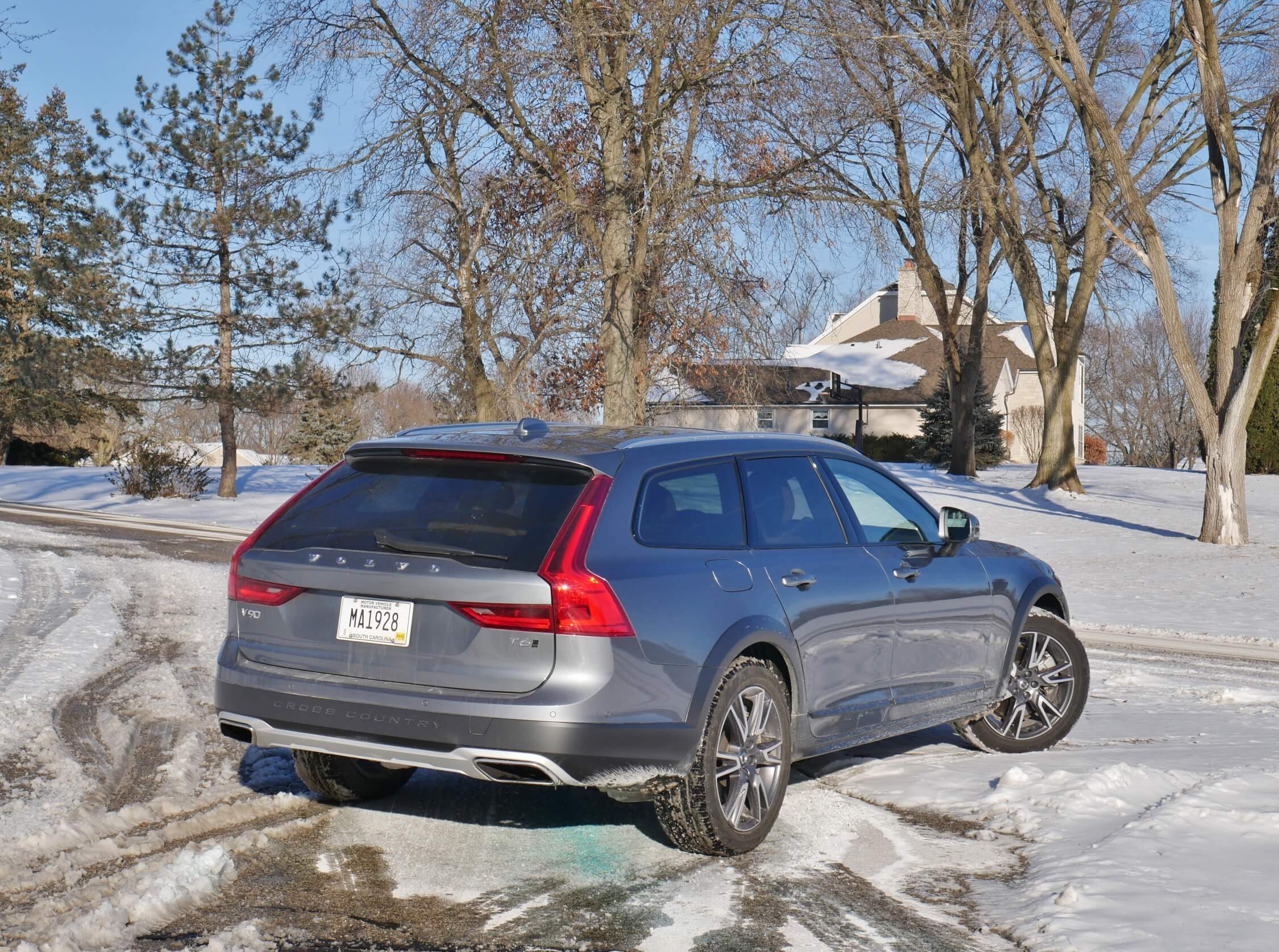 2018 Volvo V90 Cross Country T6