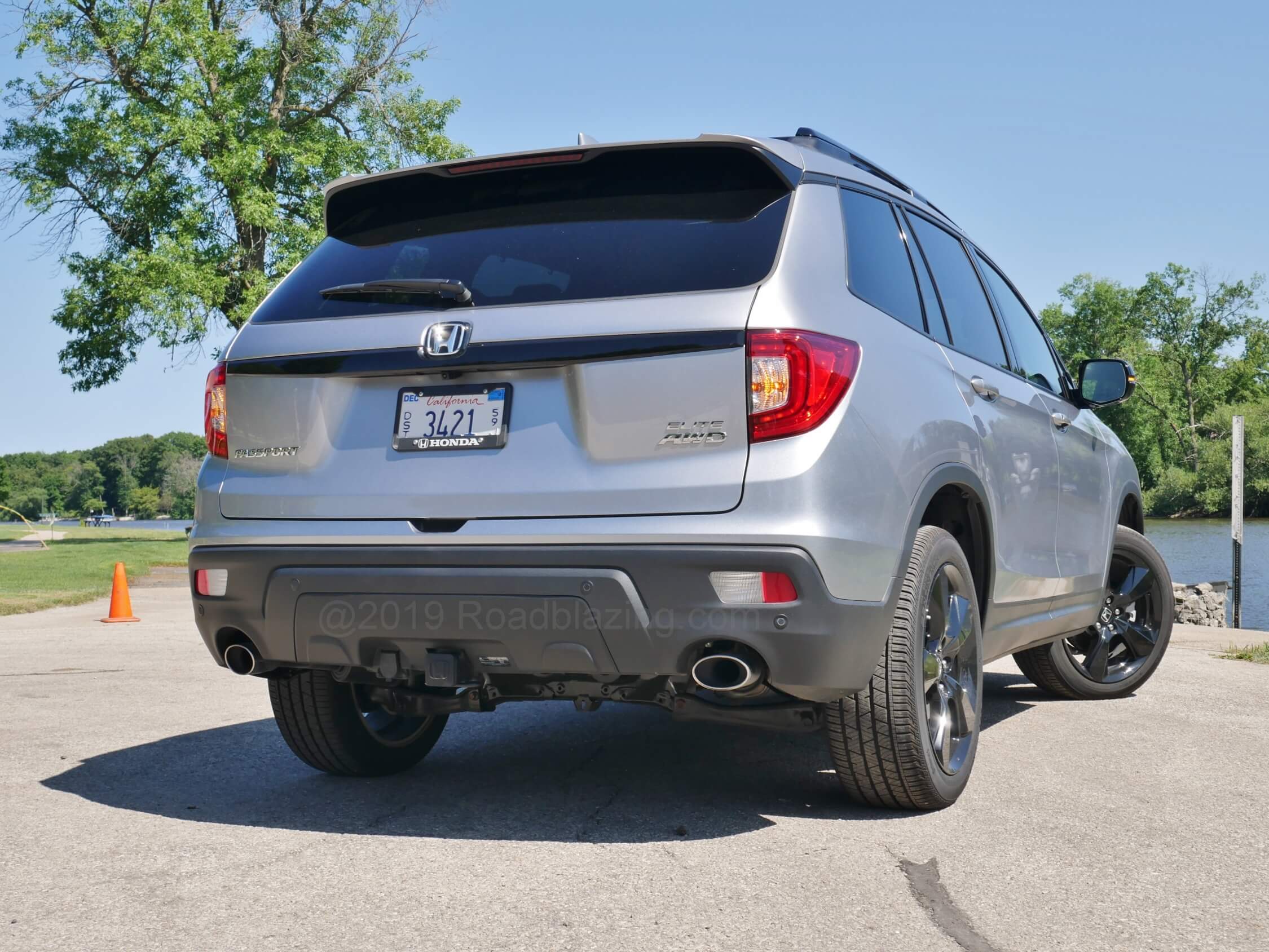 2019 Honda Passport Elite AWD: Entirely lower body clad, ruggedized, from the ground up.