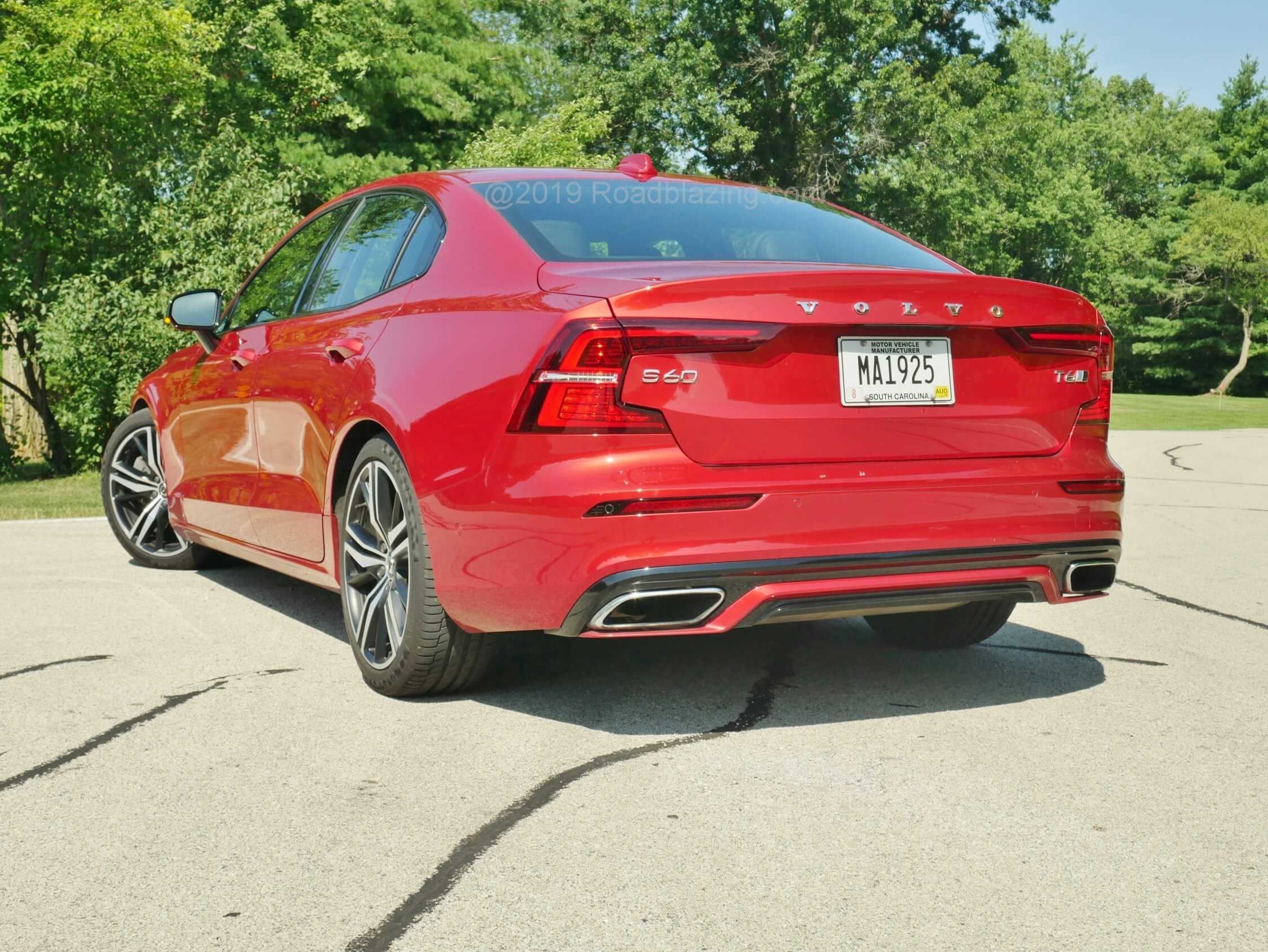 2019 Volvo S60 T6 R-Design: Moving license plate mount area from S90's bumper cover to mid-trunk looks tidier. LED taillamp tops bridge far.