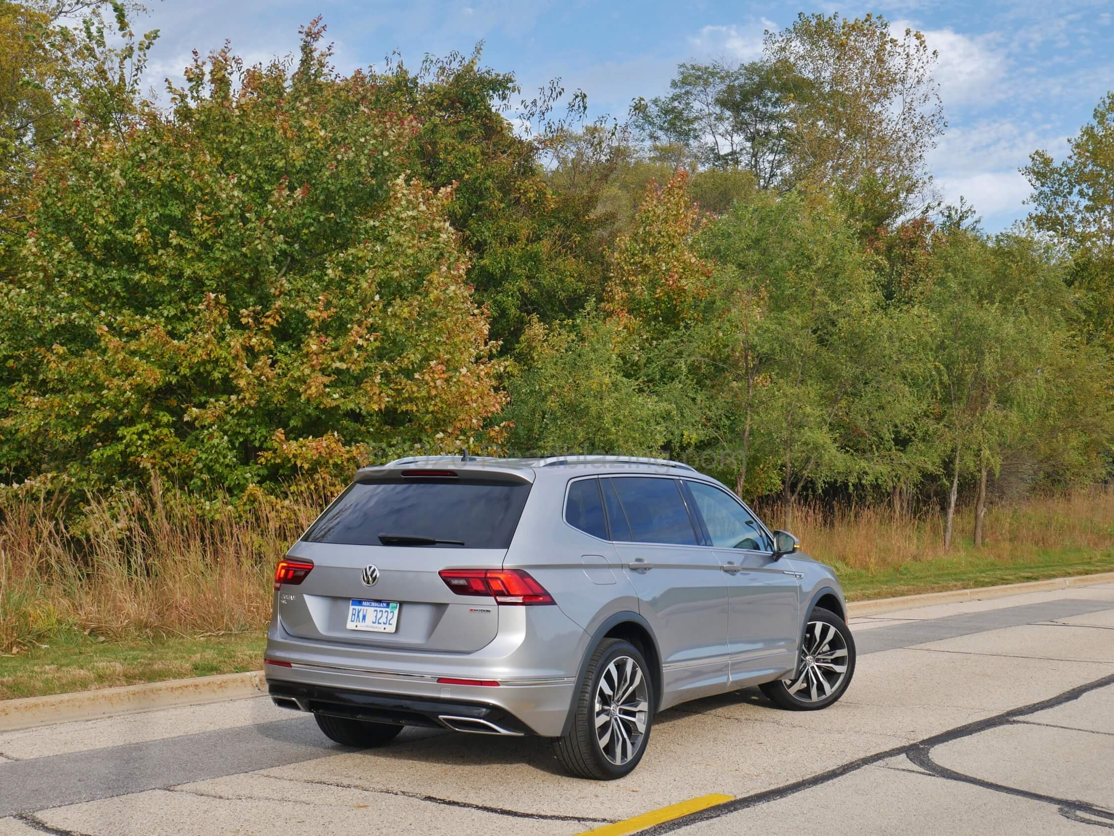 2019 Volkswagen Tiguan SEL Premium R-Line 4Motion: R-Line exterior cues include sporty gloss black front and rear lower valances and mighty 20" wheels