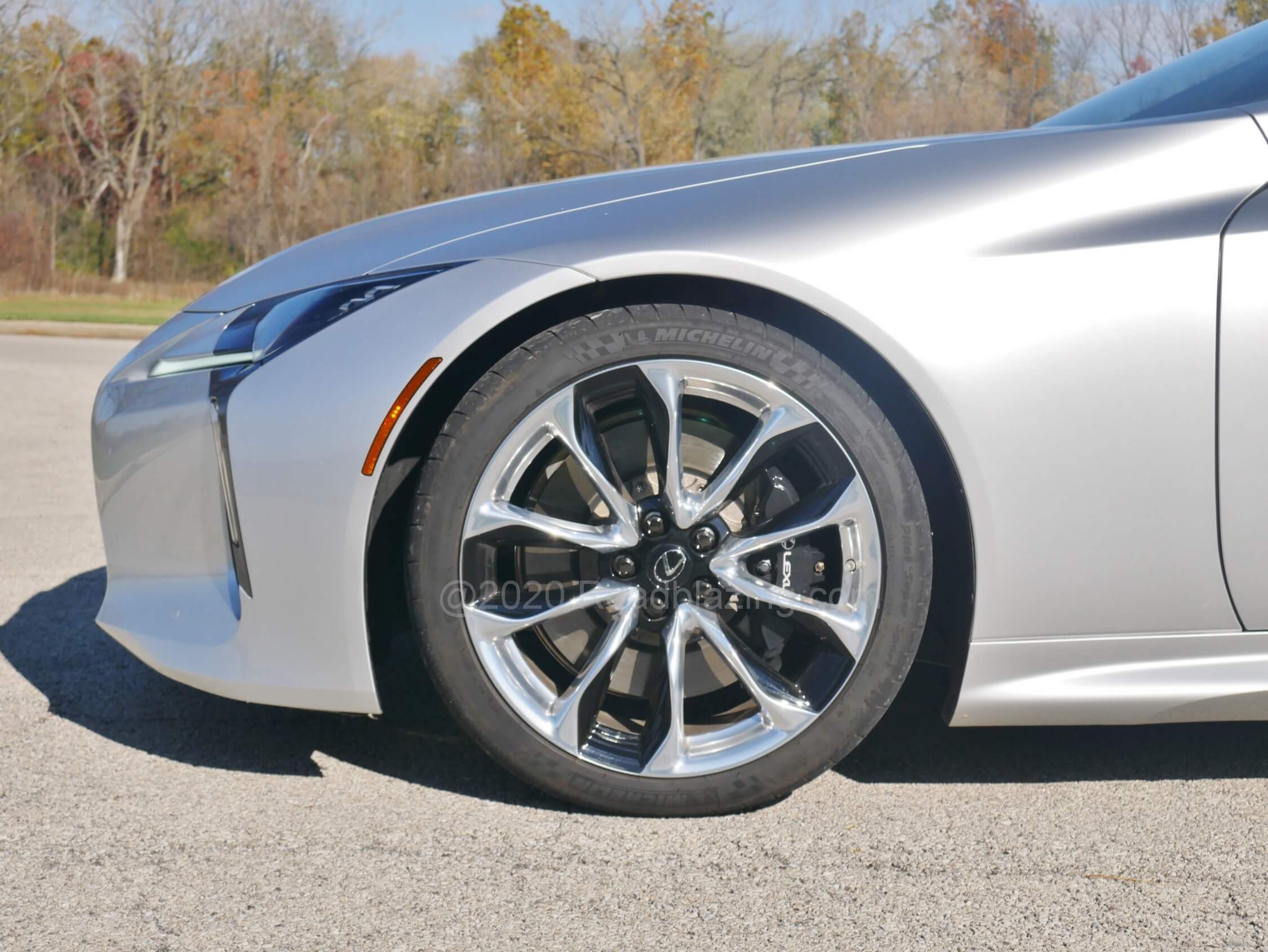 2021 Lexus LC 500 Convertible: fully automatic variable damping yields amazingly compliant road control, steering is not overladen, even if big brakes are numb to minor inputs