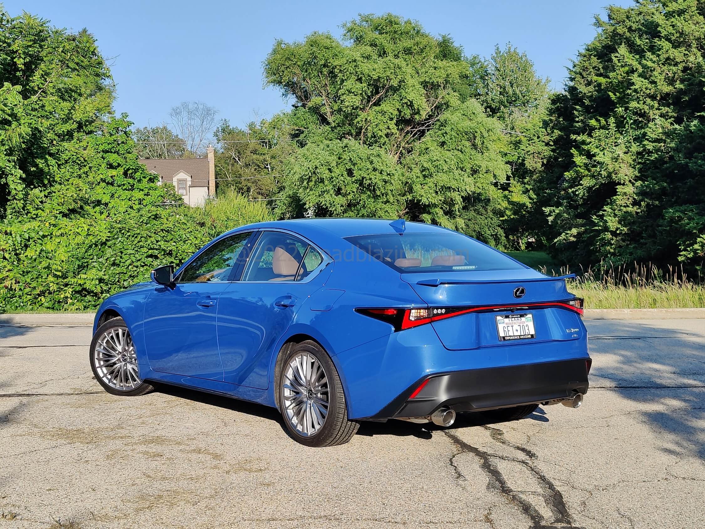 2022 Lexus IS 300 AWD: the lateral "L" shapes have it in light assemblies, fascia corner folds & body creases